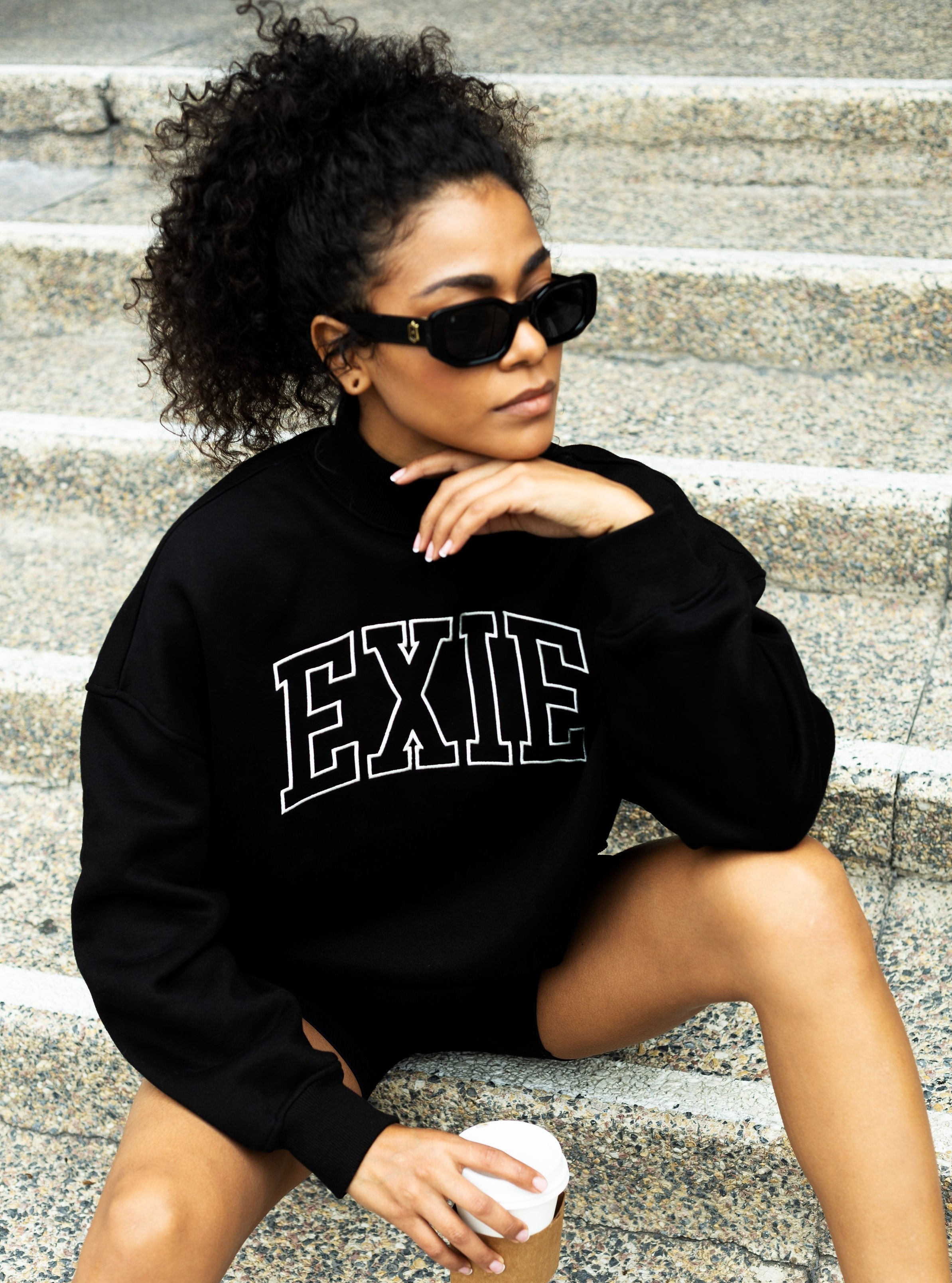 TURTLE NECK SWEATER - BLACK