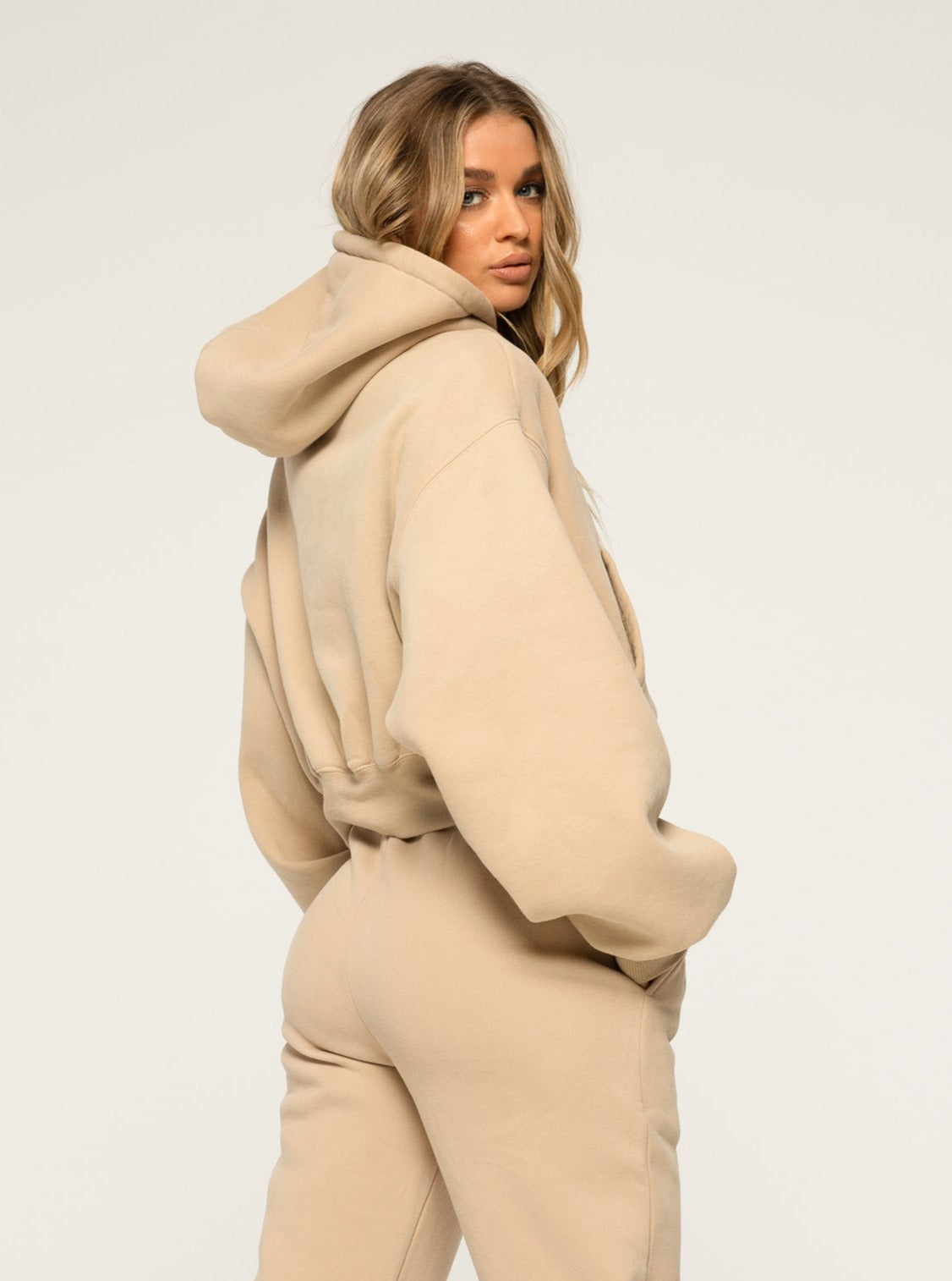 BOX LOGO HOODIE 2.0 - LATTE