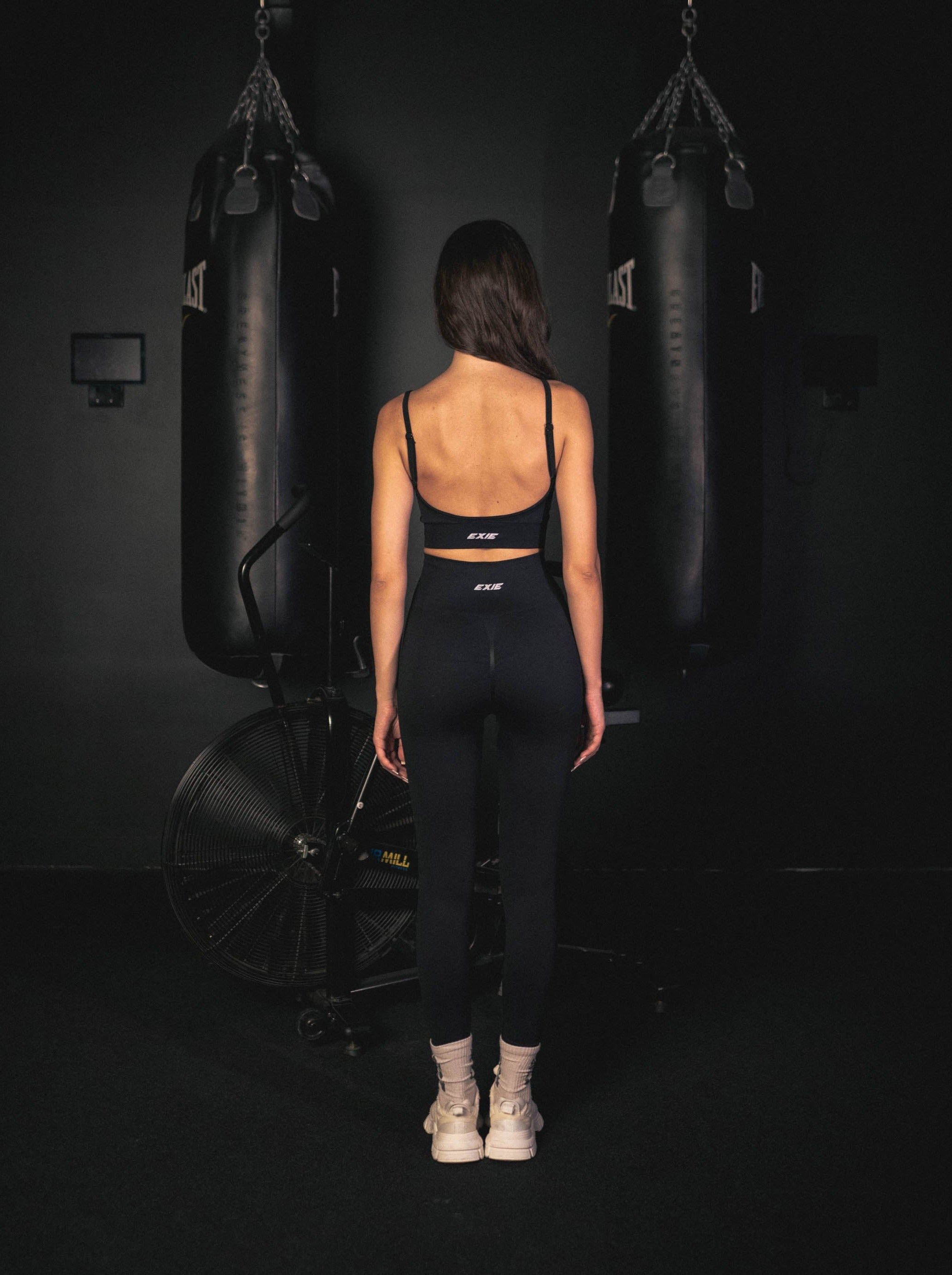 SCRUNCH SPORTS BRA 2.0 - BLACK