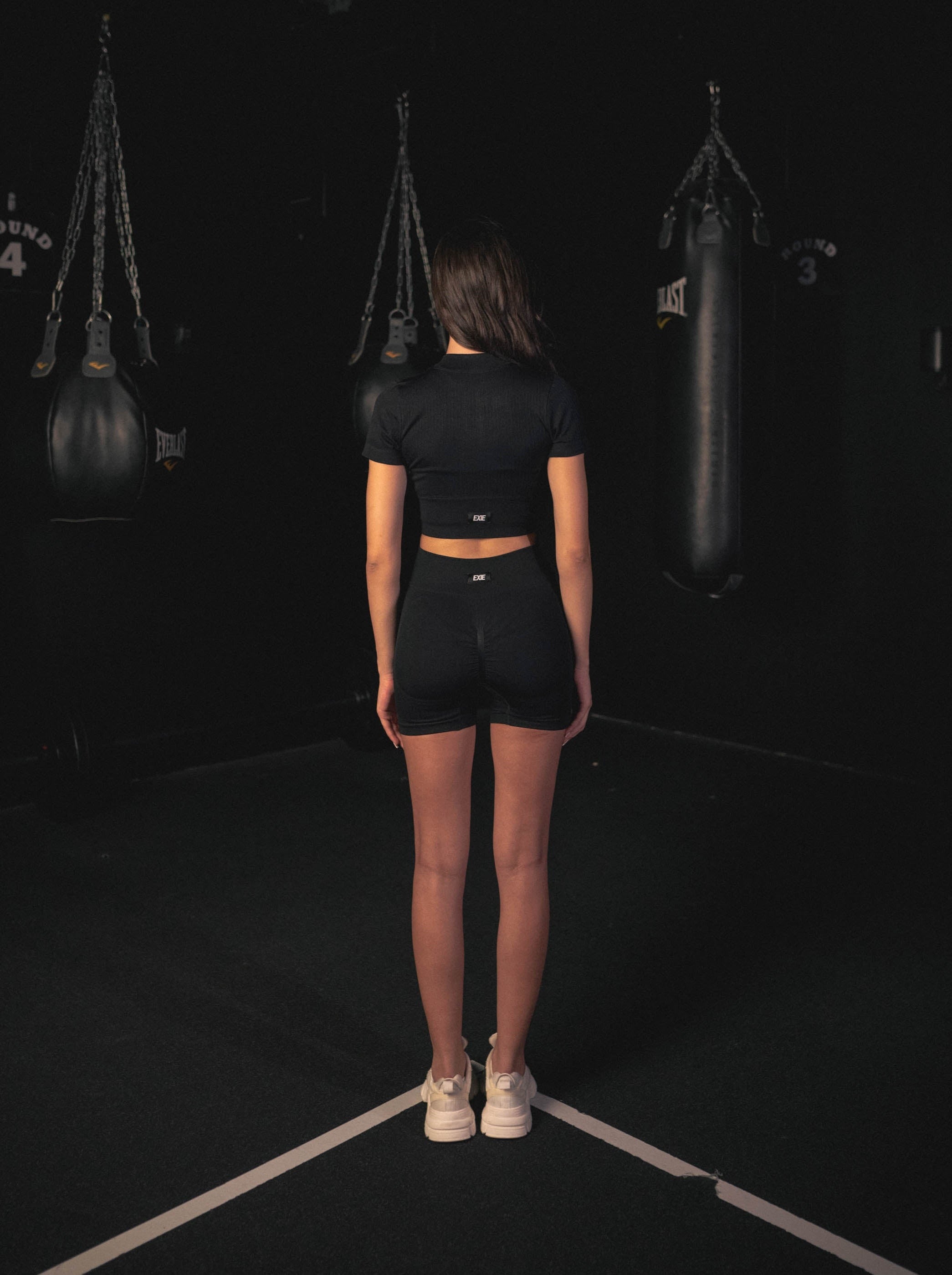 BEND SHORTS - BLACK